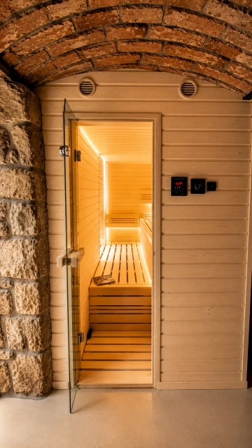 Moderní sauna v rustikálním interiéru čelní pohled