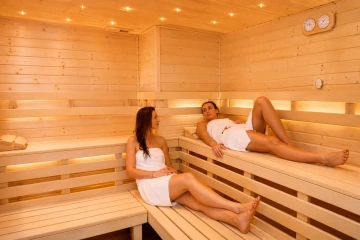 Relaxační sauna s dřevěným interiérem ve sport centru Malenovice
