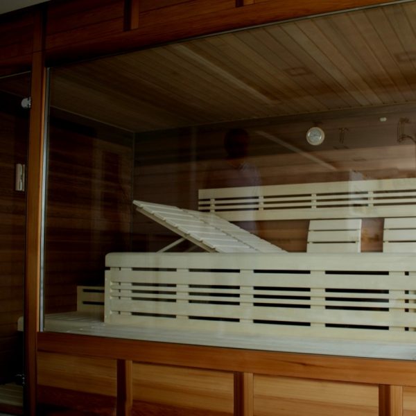 Venkovní sauna u jezera