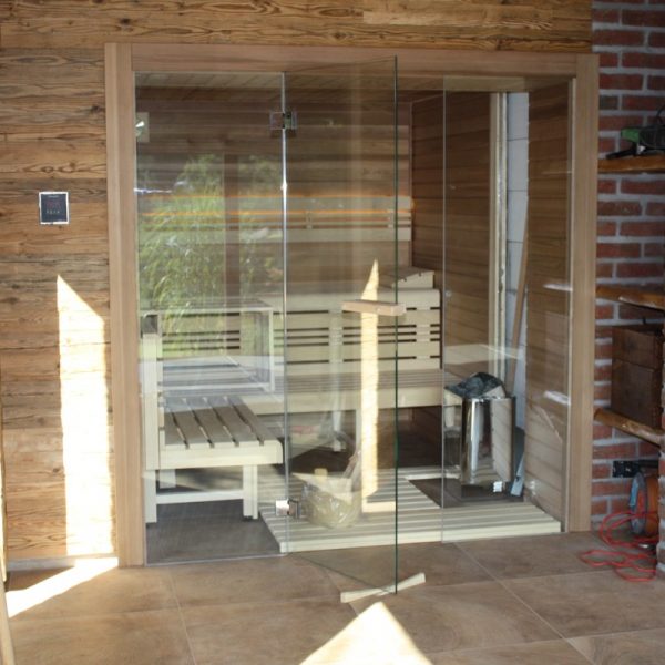 Prosklená finská sauna